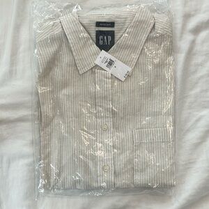 NWT gap button up